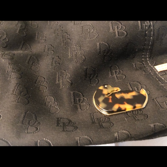 Dooney and Bourke shoulder bag - Picture 2 of 6